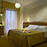 Hotel Vienna Touring 4*