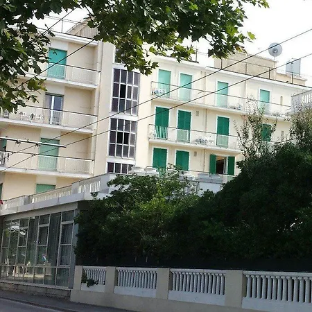 Vienna Touring ホテル 4*