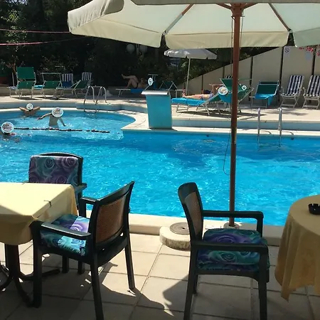 Vienna Touring ホテル リッチョーネ